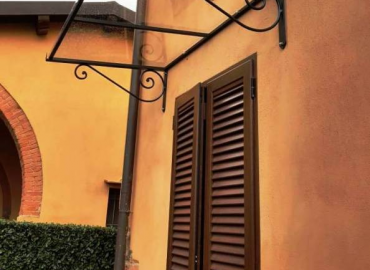 Pensilina in ferro battuto