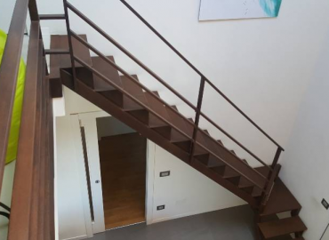 Scala e balaustra in ferro cortens