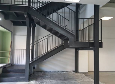 Scala emergenza con ringhiera - vista 1